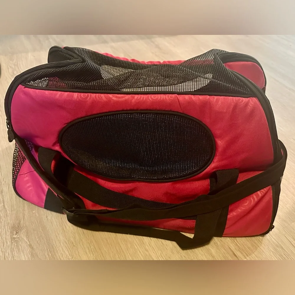 GEN7 CARRY-ME PET CARRIER, traveling carry-on, Raspberry color, max 20 lbs